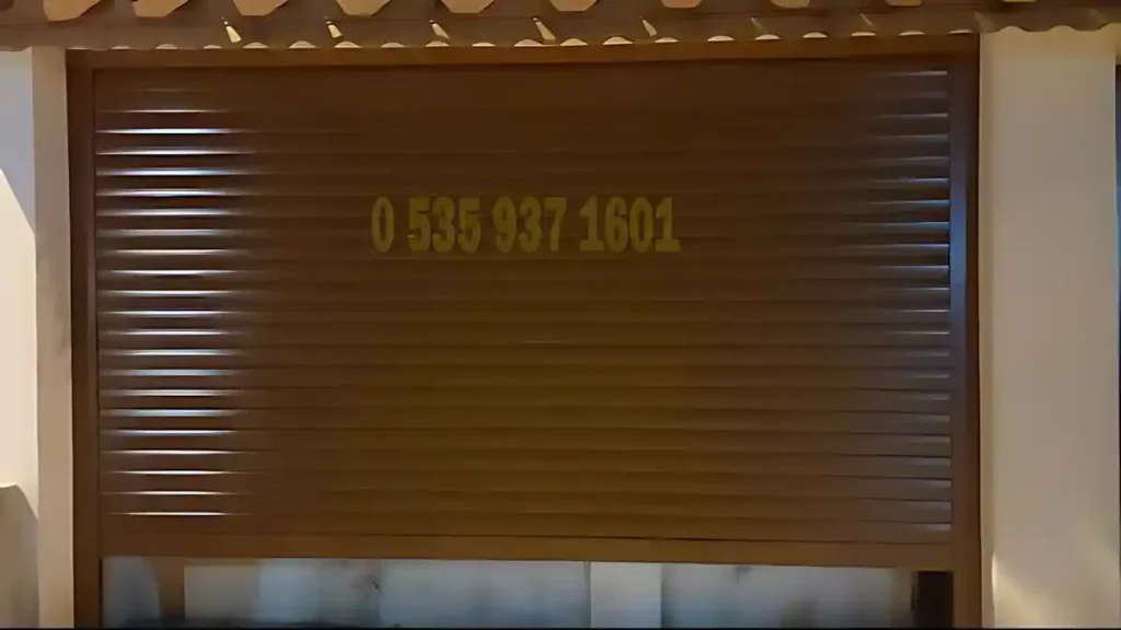 Beykoz Kepenk Montajı: Villa Garajına Özel Renk Otomatik Kepenk Uygulaması 4 Beykoz villa garaj kahverengi kepenk tamamlanmış görünüm. Beykoz Kepenk Montajı