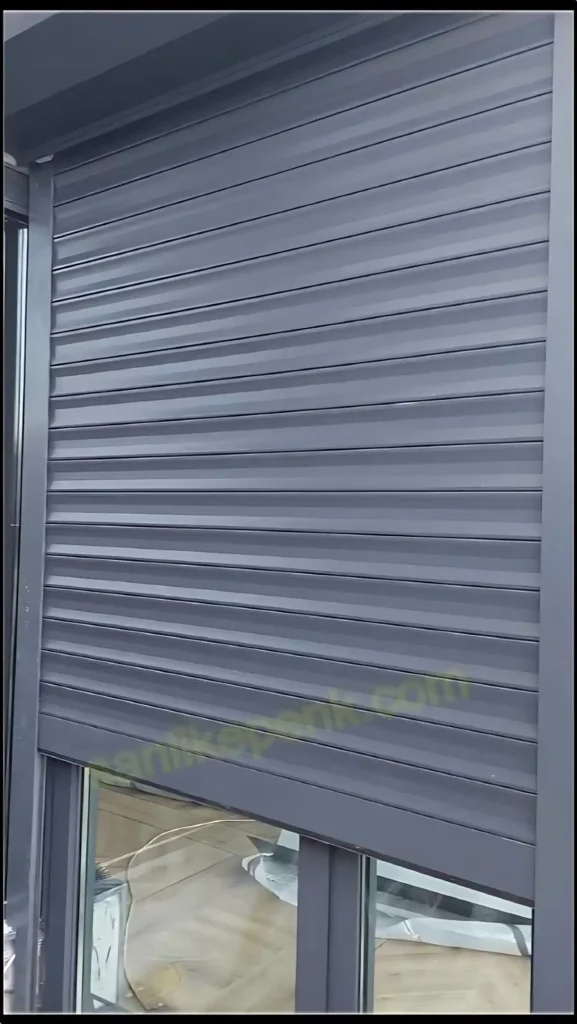 Beyoğlu Villa Bahçe Panjuru Montajı Projesi 6 Beyoğlu Panjur Montajı, Dış mekan otomatik panjur bahçe uygulaması