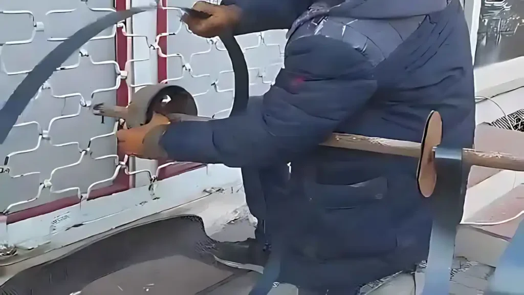 Esenler Acil Kepenk Tamiri: Kırık Yay Arızası Aynı Gün Çözümü 4 Kırık yay değişimi mağaza esenler kepenk tamiri