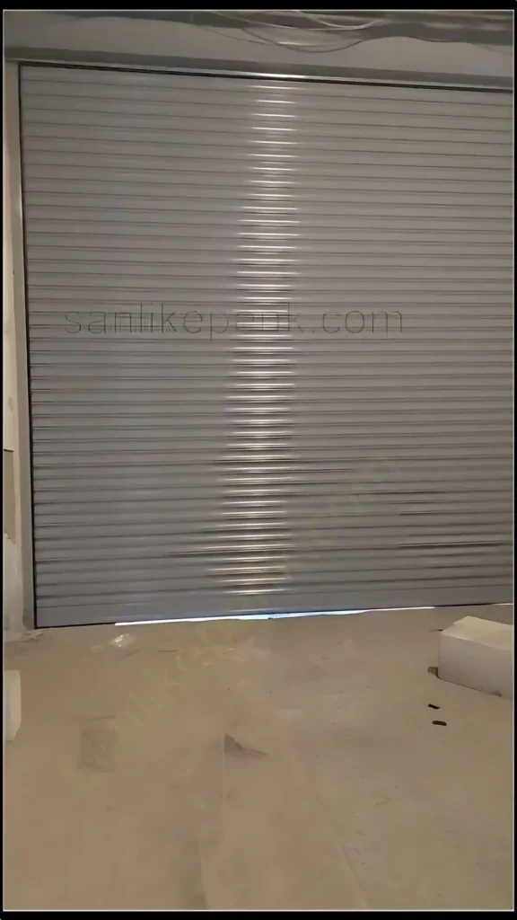 Esenler Lojistik Depo Kepenk Montajı: Endüstriyel Otomatik Kepenk Sistemi 13 Esenler Depo Kepenk Montajı Lamellerin geçirilmesi Otomasyon detayları