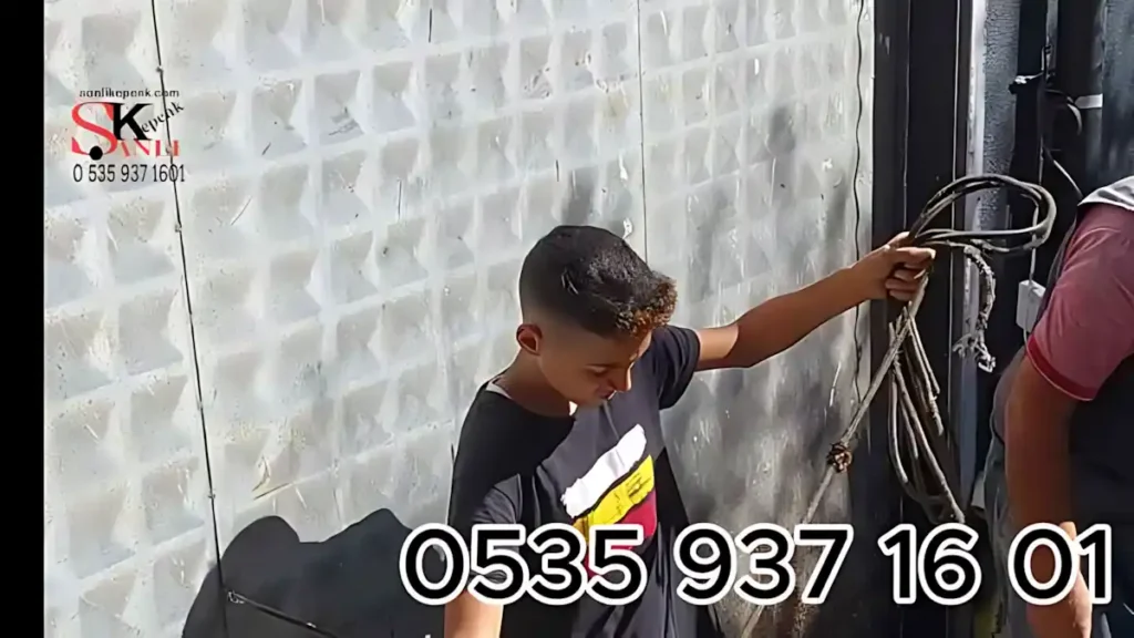 Kağıthane İzzetpaşa Zemin Kat Otomatik Kepenk Montajı Projesi 4 İzzetpaşa otomatik kepenk montajı. İzzetpaşa antrasit gri kepenk