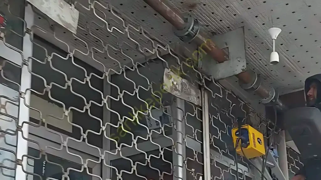 Kartal Eski Tip Kafesli Kepenk Daraba Tamiri Projesi 5 Kartal kepenk daraba tamiri. Kartal kepenk daraba onarım süreci