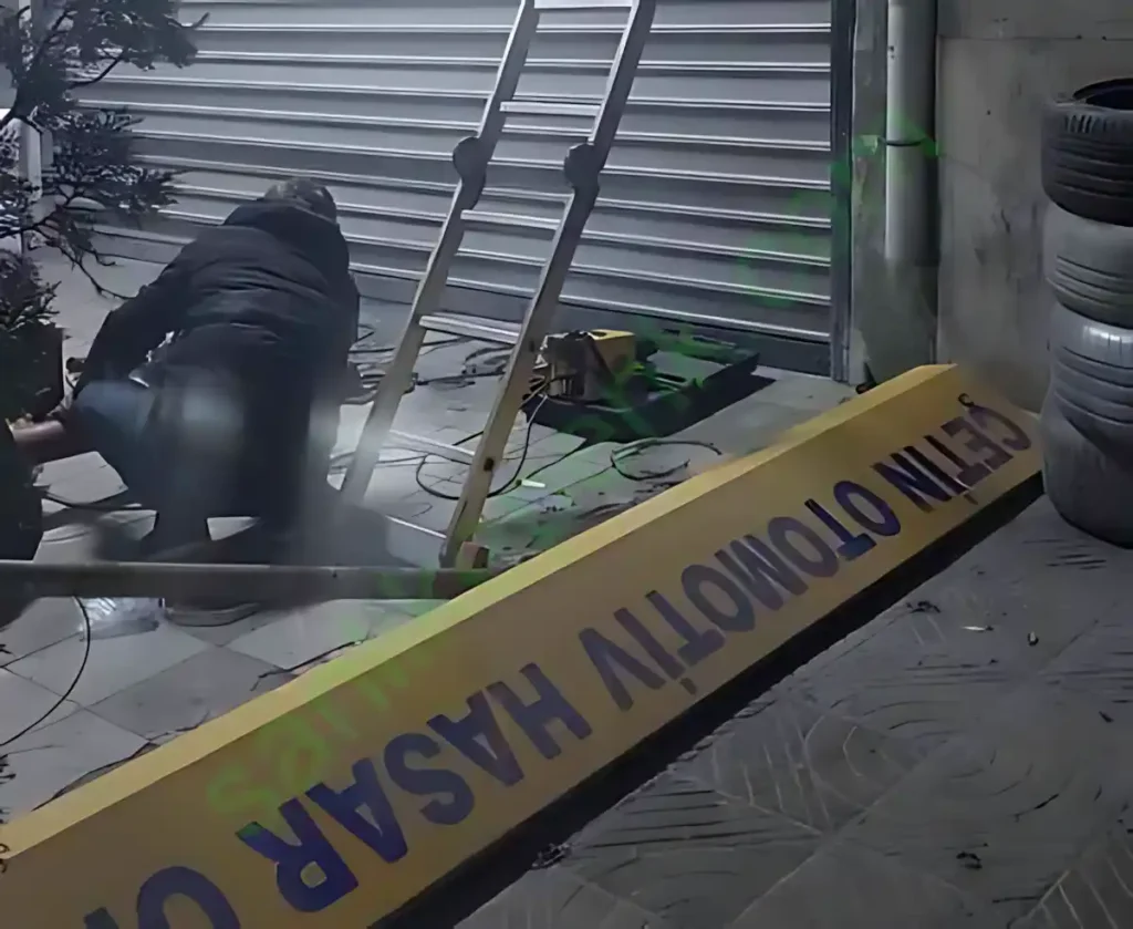 Pendik Atatürk Oto Sanayi Çetin Otomotiv Otomatik Kepenk Montajı 3 Pendik Oto Sanayi Kepenk, Zincir aktarmalı motor kepenk montajı