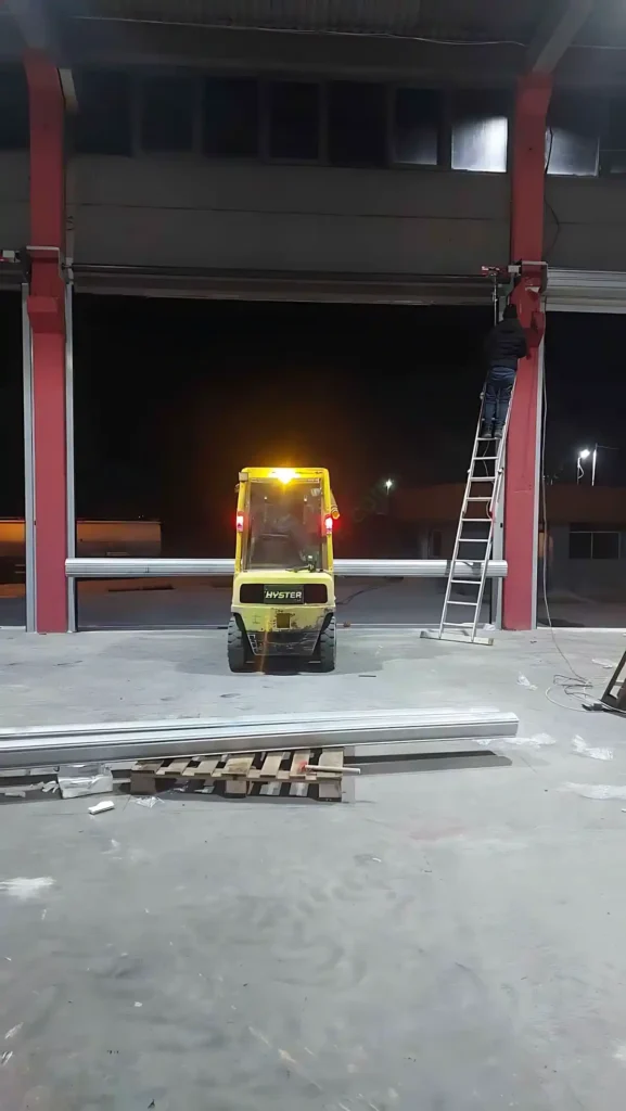 Tuzla Kargo Deposu Galvaniz 100'lük Palet Kepenk Montajı Projesi 3 Tuzla Kargo Deposu Galvaniz 100'lük Palet Kepenk Montajı Projesi 2